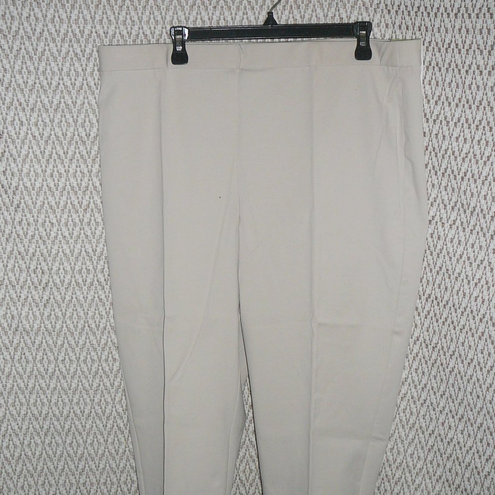NWT Sag Harbor Capri Crop Pants 4-way Stretch Size 18W Pull-On Slimming